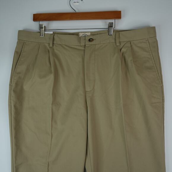 St Johns Bay Chino Pants Mens 42x30 Khaki Easy Care Classic Fit Pleat Front - Picture 3 of 12